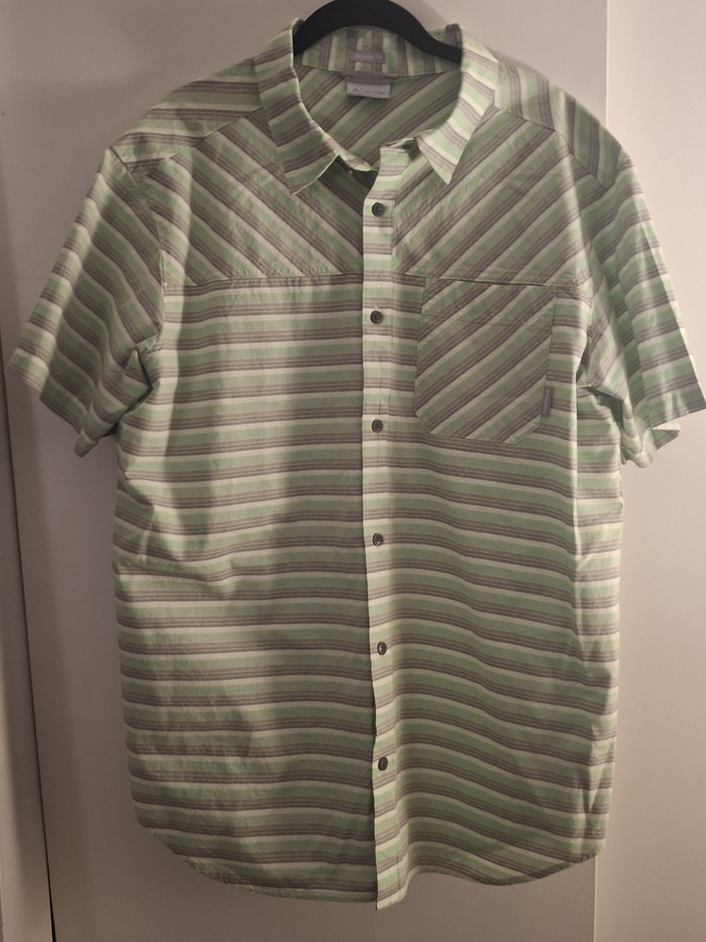 Columbia Men's Short-Sleeve Button-Down in Mint and Gray Stripe